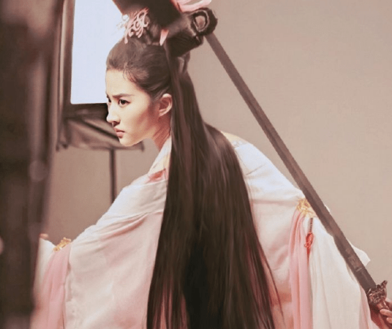 小龙女|本以为刘亦菲“小龙女”造型够美了,看到“聂小倩”,谁能顶得住!