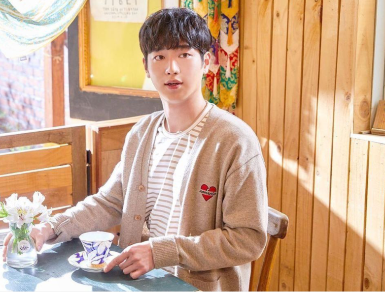 徐康俊|韩剧男神徐康俊，被称作是母胎男神，难怪雪炫都迷他！