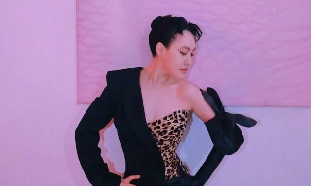 小S|小S因不当言论纷纷被解约,其实她害怕的,远不止这些