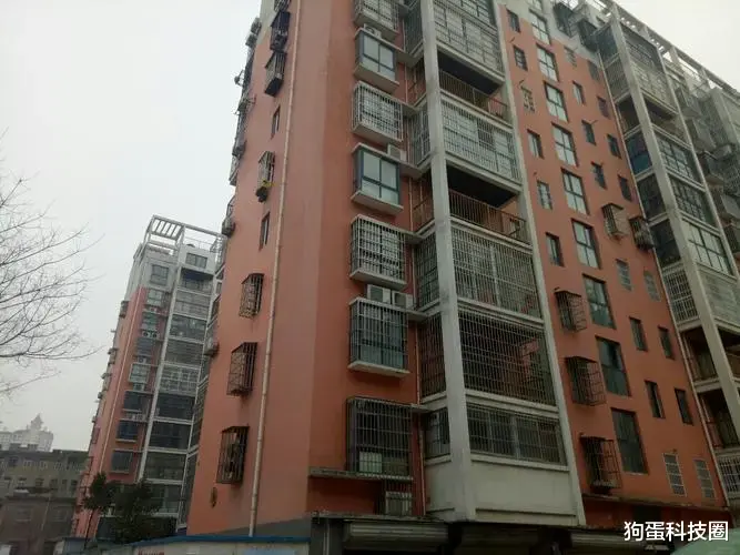 观山湖|为什么有人宁愿买五六层的那种老房子 ,也不愿意买二三十层的那种新高层呢?