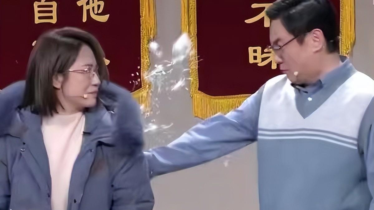 沈腾|春晚小插曲：沈腾临场改词艾伦愣住，小品时长短两分钟导演犯难！