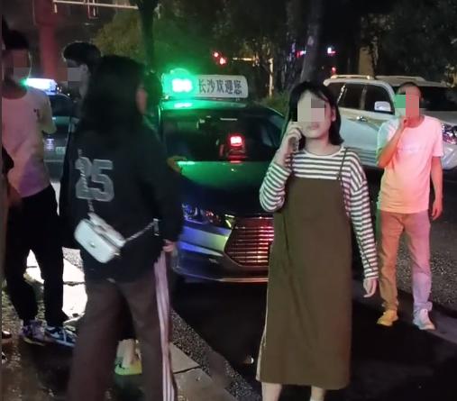 送手机的路费八九十元,司机送到后要200元,失主拿到手机觉得贵