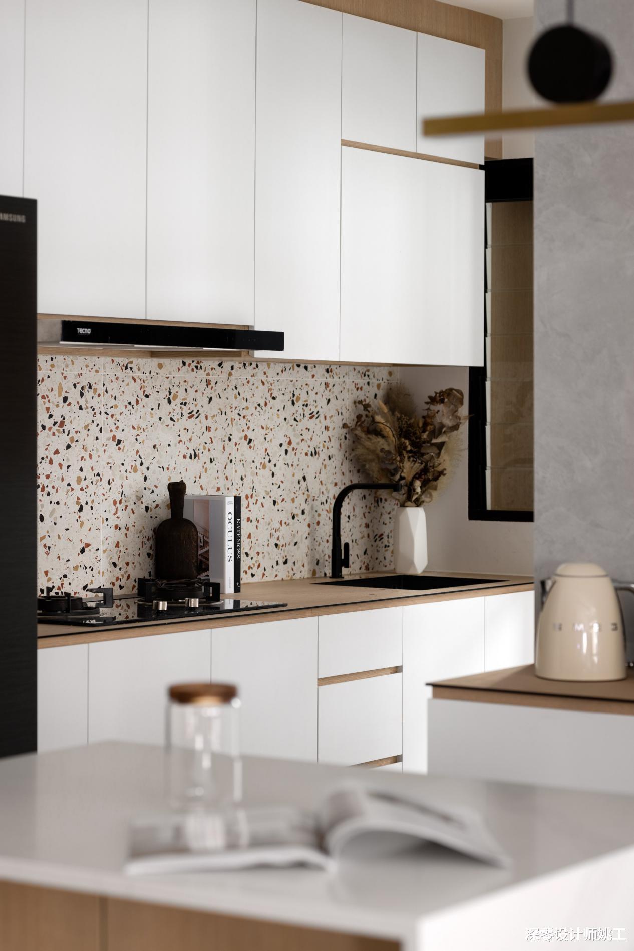 他家客餐结合,主卧藤编柜门颜值高,儿童房洞洞板上墙灵活性好