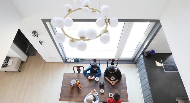 只有151㎡三层小楼，在韩国是妥妥的富人住宅，挑空设计大气高级