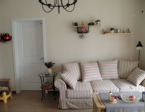 北漂小夫妻借钱买北京40平小房,看到客厅沙发我真是哭笑不得