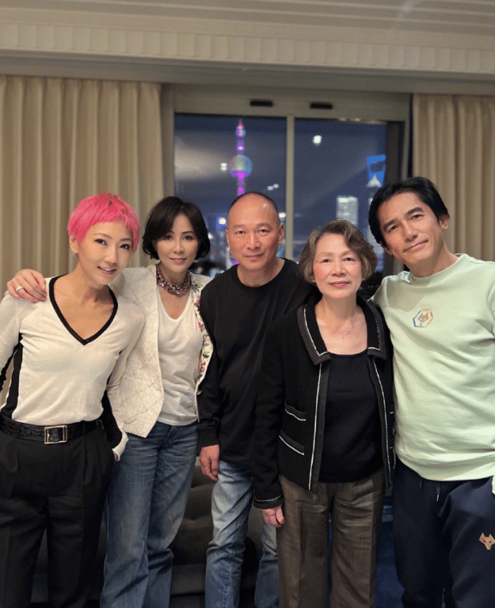 刘嘉玲|刘嘉玲晒祖孙三代全家福，为学霸侄子庆生，姑侄同框亲如母子