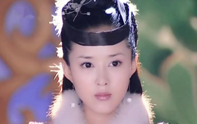 颜丹晨|44岁颜丹晨官宣生子,却只晒丈夫和儿子,自己不敢露面