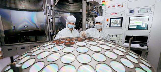 荣耀|瑞媒:美国制裁推动中国芯片业崛起,客户用中国芯片代替外国芯片