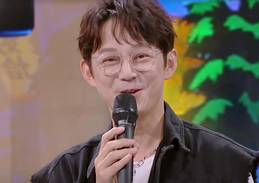 许嵩|许嵩出山圆了粉丝的梦,却不知何炅早已看穿:追星实则是感念自己