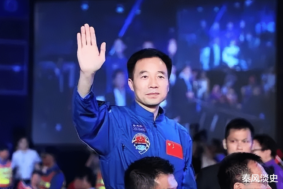 2003年神州五号进入太空后,杨利伟听到敲门声,后来才知其原因