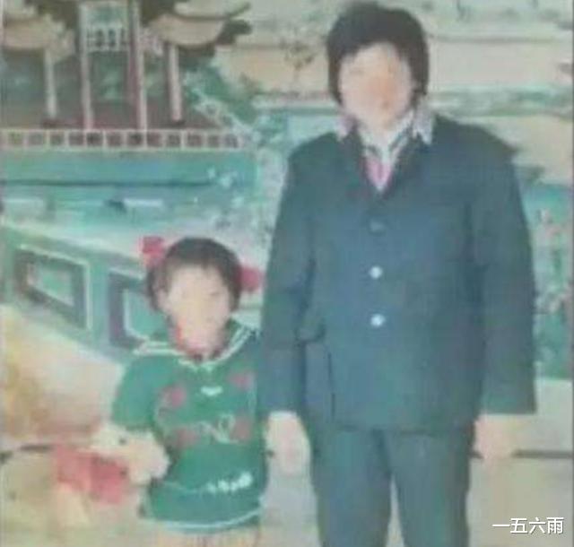 2015年,湖北女子为找失散25年的弟弟,竟打开父母棺材提取DNA