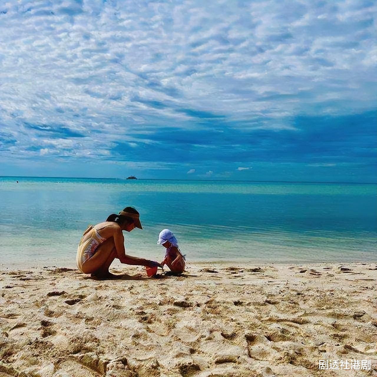 陈法拉|事业家庭两不误!40岁陈法拉罕见曝光女儿近照,新作女仆造型吸睛
