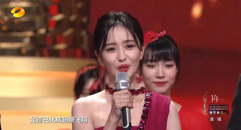 殷桃|金鹰收视夺冠,王珞丹长发惊艳,热依扎顾盼生姿,殷桃绝美揽大奖