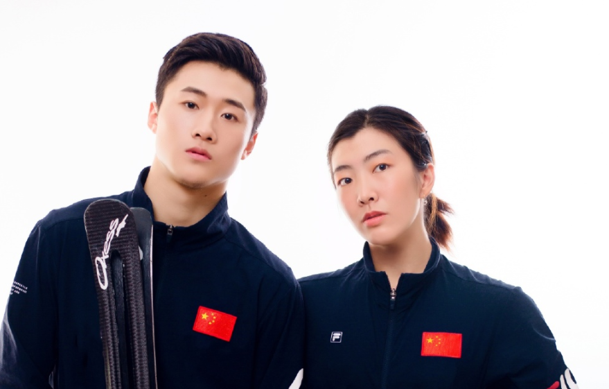 徐梦桃|和小5岁师弟宣布恋情后，32岁冬奥冠军回家，穿旗袍太美，和妈妈合影！