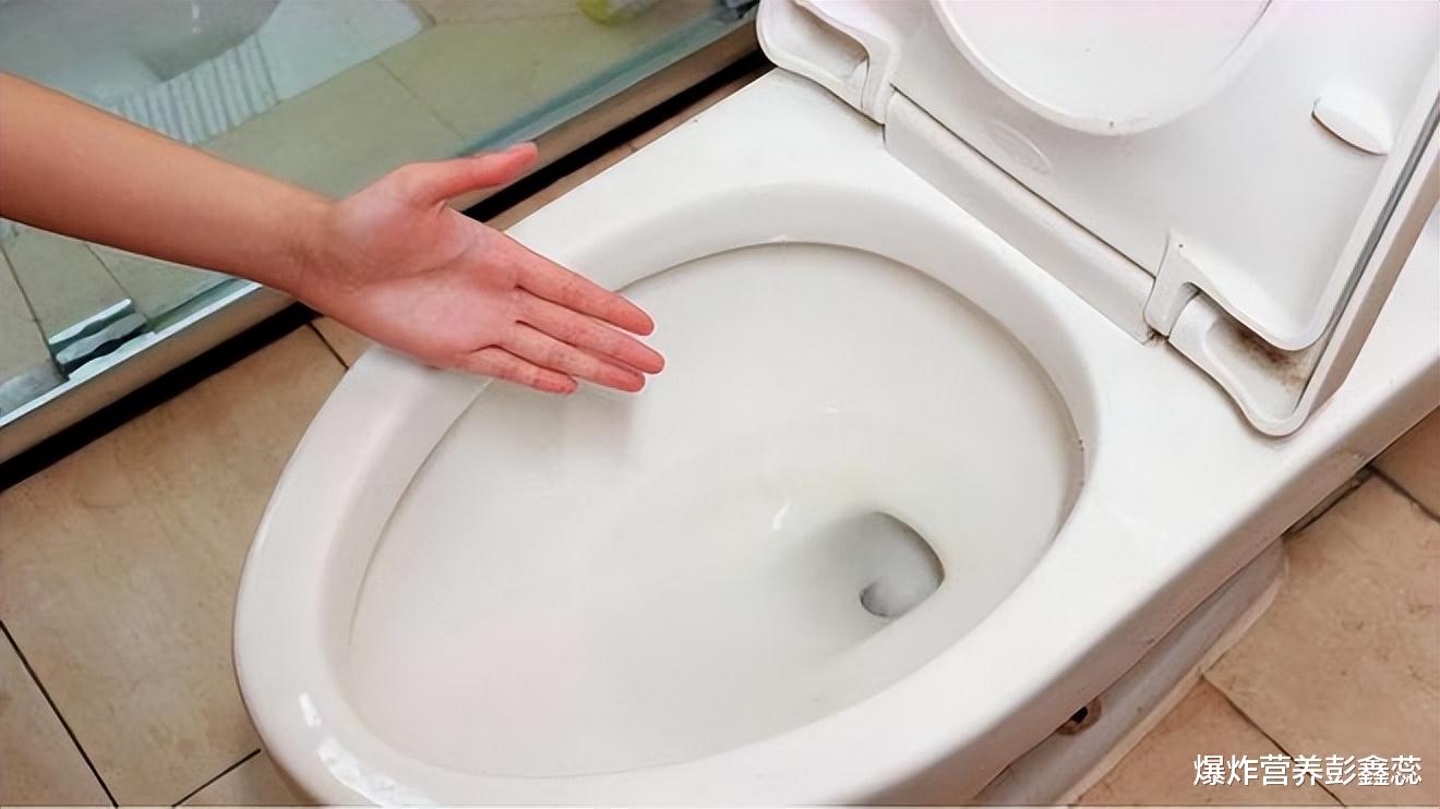 每天冲马桶时,到底要不要盖上盖子?来自央视的实验结果