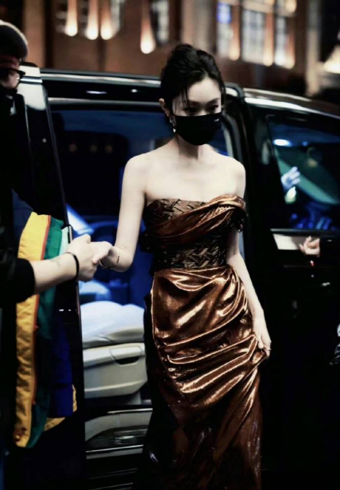 宋轶|宋轶最新活动路透，千金气质拿捏住了