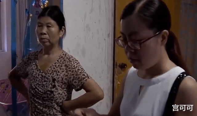 保姆霸占家中主卧,带儿媳到雇主家坐月子,被辞退后竟赖着不走