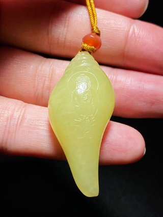 和田玉籽料|清乾隆 和田玉籽料 黄玉 海螺 佛像法螺 挂件