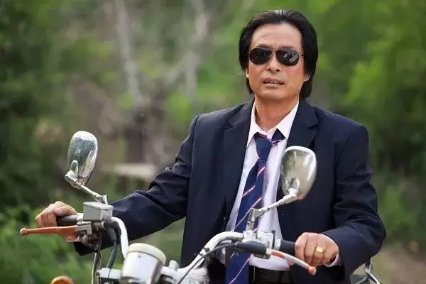 濮存昕|迷倒许晴，让陶红倾心，一代“大众情人”竟消失多年，他到底去哪儿了？