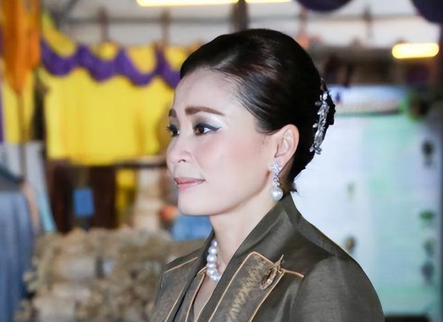 苏提达|苏提达帮衬贴身侍女上位，培养新宠服侍玛哈，做法和贵妃如出一辙