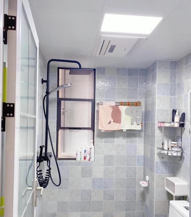 她家仅有94,虽然一点都不豪华,却处处充满了温馨,很有品味