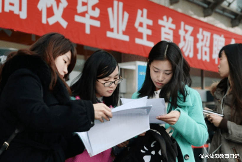 蓝洞|老母亲的犀利吐槽：毕业三个月，我发现我儿子成了传说中的赔钱货