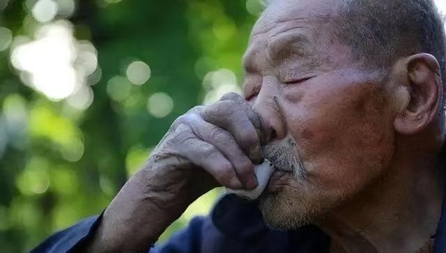 |吃饭的时候,喜欢喝“白酒”的人,现在身体怎么样了?趁早了解