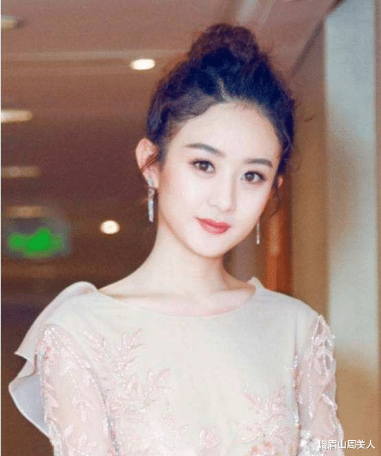 发型 脸上有这3个“特征”的女生,别再披头散发了,露出五官更女神