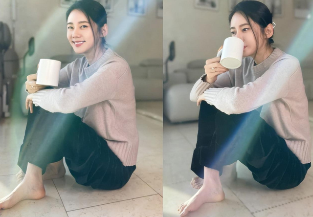 秋瓷炫|43岁秋瓷炫光脚坐地上喝茶，富二代男友疑情变，女方深夜喝酒抹泪