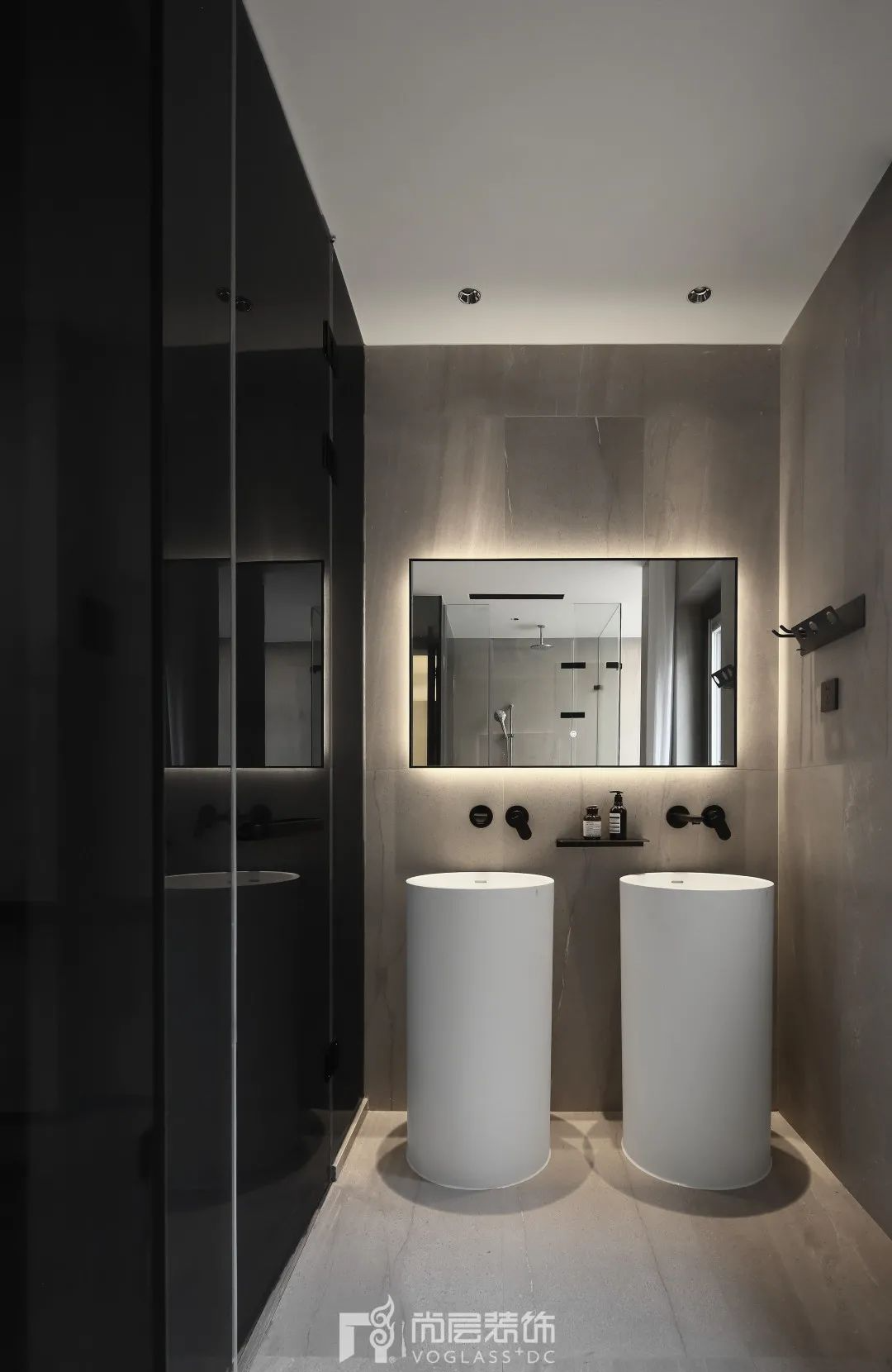 实景呈现：淡雅轻奢别墅落地，玩转黑白灰空间色彩！