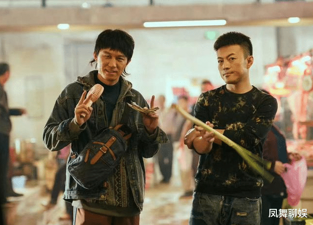 张颂文|46岁张颂文回家过节遭围堵！年轻女粉尖叫求签名