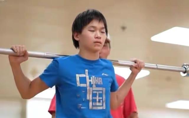 交易|担心被淘汰，全红婵带伤压杠铃，亲承中国跳水队内卷太严重