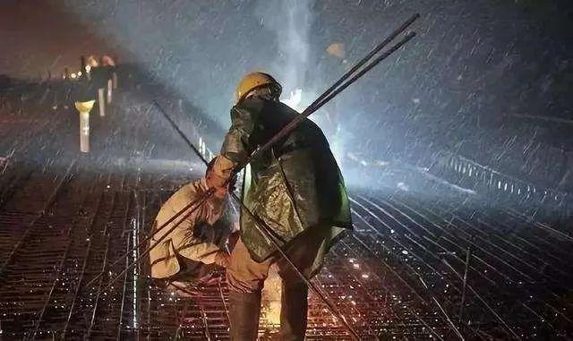 有点吃惊,给我装柜子的那个师傅,赚得比北京80%的人都多……