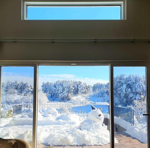 别墅|不羡慕别墅，就憧憬这种自建房，上下2层有车库，庭院大到能踢球