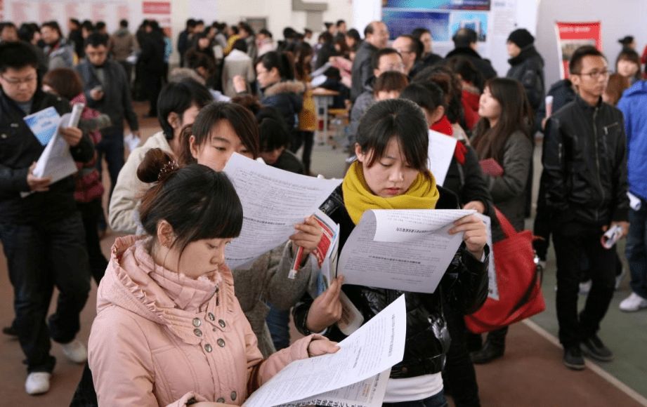 马伊琍|辛苦考上中铁，为什么又纷纷选择了辞职？年轻人说出实话，很现实