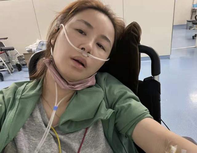 鄢颇|梅婷前夫陪伴女儿太有爱，父女眉眼似复制粘贴，娇妻生重病未露面