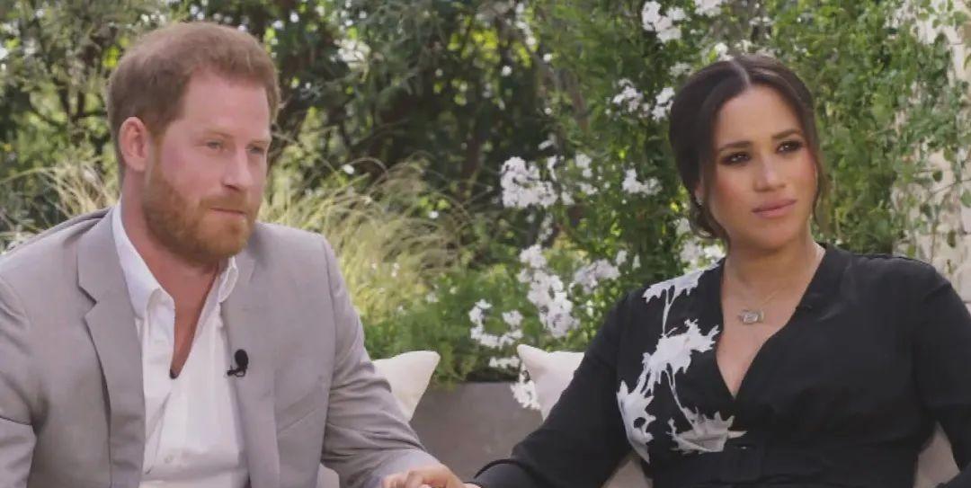 啃老|「啃老的巨婴」碰上「不专业的打工人」，两口子真 ? 绝配