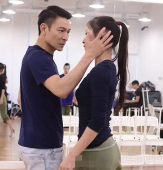 刘德华|赖文慧：一生只为刘德华伴舞，陪伴华仔25年不离不弃，41岁仍未婚