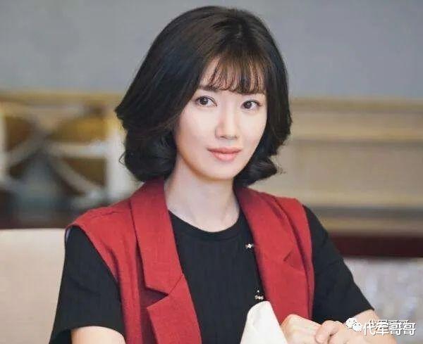 央视|她曾是央视美女主持人，曾与张子健传绯闻，如今43岁美如少女却不红