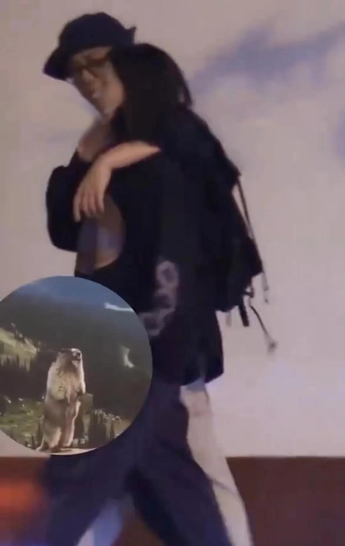 沈佳妮|好甜！朱亚文和老婆沈佳妮街头接吻撒狗粮，结婚十年恩爱像热恋