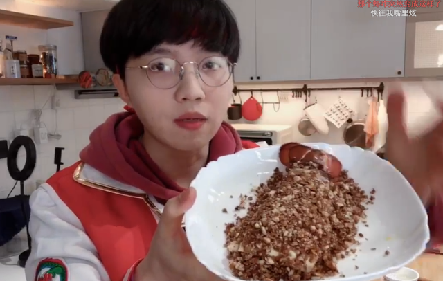 冬奥_北京冬奥|斗鱼柴犬老丸子还原云龙炸虾,弹幕:龙虾被埋了,还上了三炷香