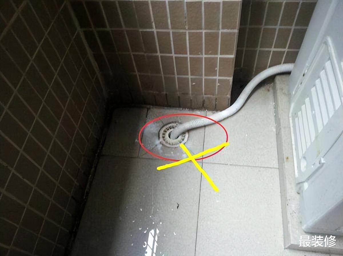 洗衣机排水管要不要插地漏?很多人做错,难怪家里臭烘烘