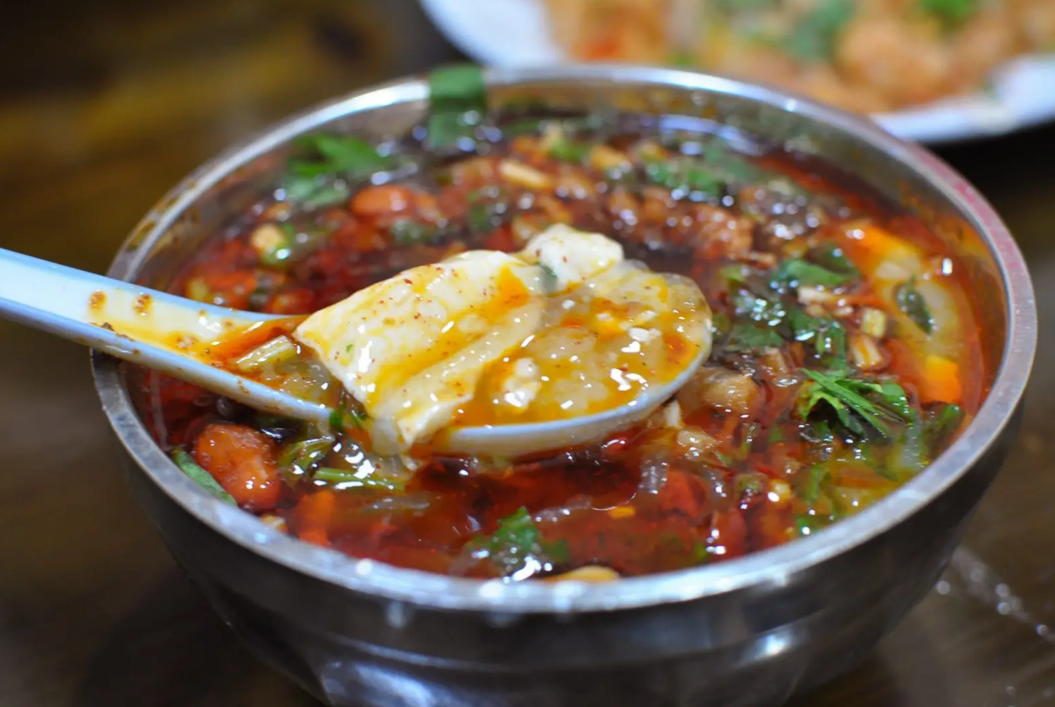 美食|成都周边宝藏小城:千年底蕴建筑,100元吃遍美食