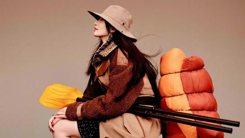 刘诗诗|刘诗诗登《时尚COSMO》十一月刊封面，化身秋日探险背包客！