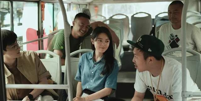 蒋依依|蒋依依起诉冯小刚经纪公司，两年未进组，对比同期小花差距太明显