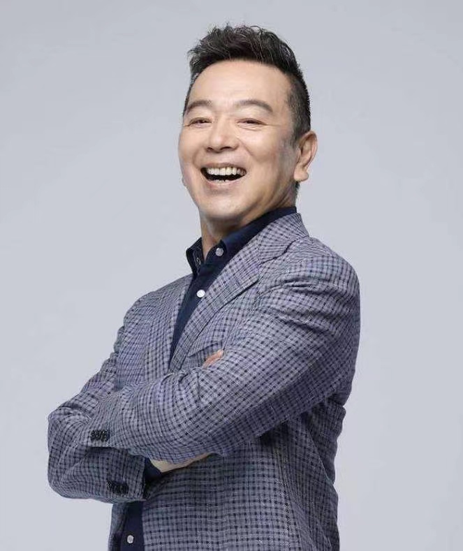 张晨光|“帅大叔”张晨光:出道37年至今零绯闻,只爱妻子谢美惠