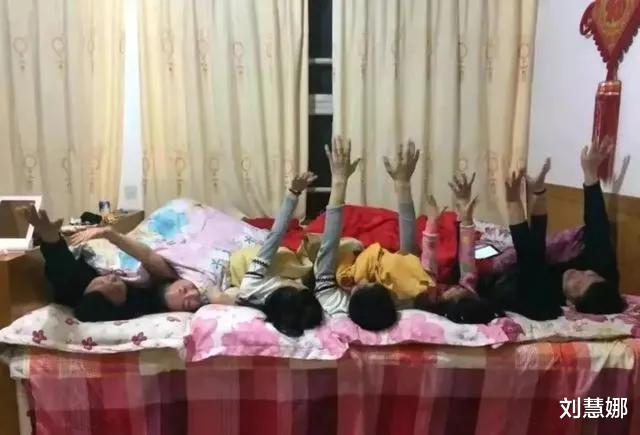 有些东北人全家睡在一个炕上,两口子不尴尬吗?东北人告诉你