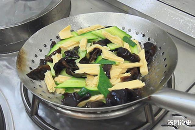 中伏要忌嘴!建议: 少吃\发物\和\热物\,多吃6样,清润去燥不上火