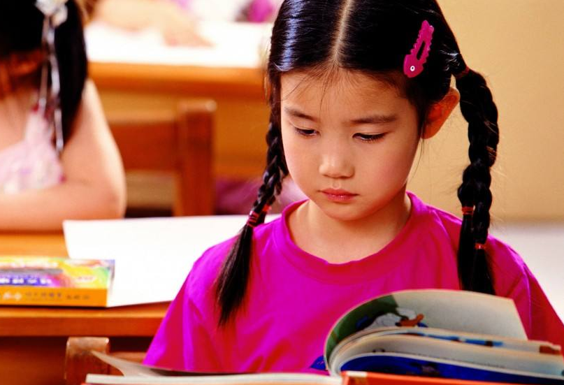 陈飞宇|年度“最帅”小学生走红，面容酷似陈飞宇，网友：老天爷赏饭吃