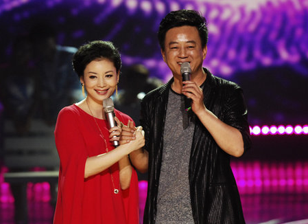 朱军|朱军背后的女人，成就了朱军，也成就了自己